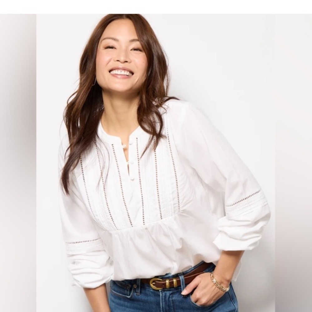 EVEREVE white Jacqueline Lace Inset
Blouse size Small